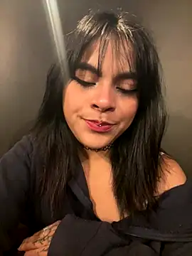 Snapshot of Veeronica_ chatting on September 30, 2025, 12:49 am Veeronica online show from September 30, 2025, 12:49 am