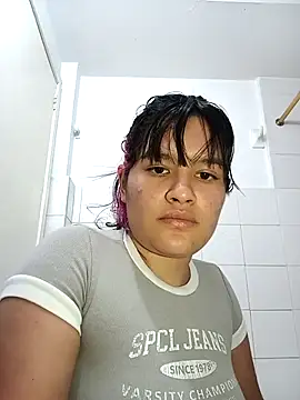 Snapshot of Beba_102 chatting on October 5, 2025, 12:01 am Beba 102 online show from October 5, 2025, 12:01 am