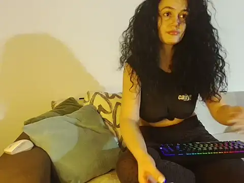 Snapshot of JadeLure chatting on October 2, 2025, 5:49 pm JadeLure online show from October 2, 2025, 5:49 pm