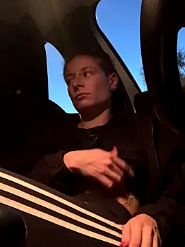 GoldenPussy1329 online show from November 10, 2025, 5:18 pm