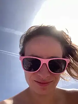 GoldenPussy1329 online show from April 21, 2026, 12:23 pm