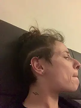 GoldenPussy1329 online show from March 31, 2026, 10:12 pm