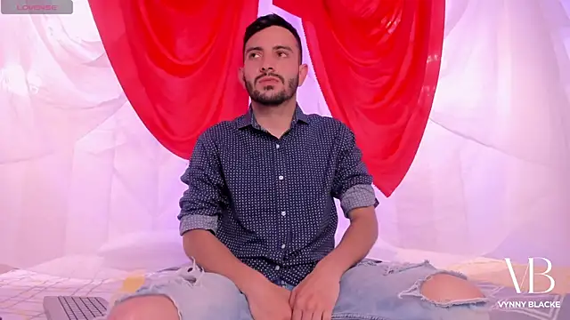 Snapshot of VynnyBlacke_ chatting on October 11, 2025, 9:05 pm VynnyBlacke online show from October 11, 2025, 9:05 pm