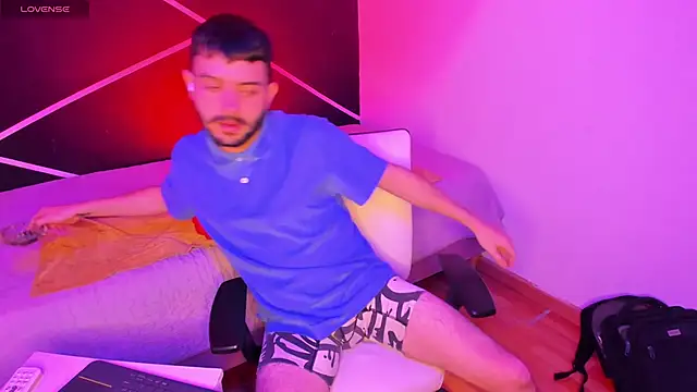 VynnyBlacke  online show from December 19, 2025, 9:28 pm