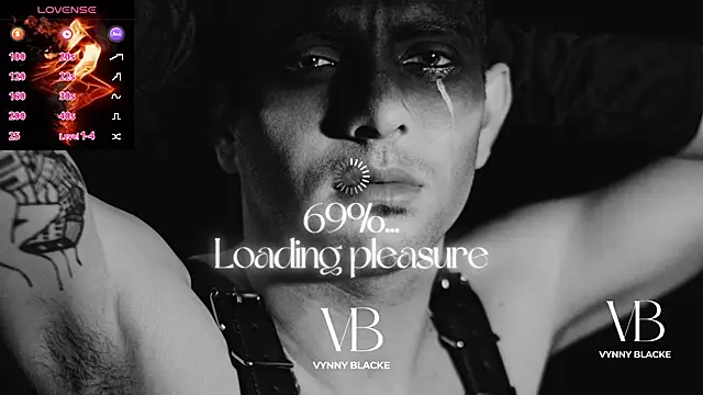 Snapshot of VynnyBlacke_ chatting on October 27, 2025, 8:43 pm VynnyBlacke online show from October 27, 2025, 8:43 pm