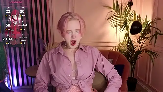 luna son online show from November 13, 2025, 9:19 pm