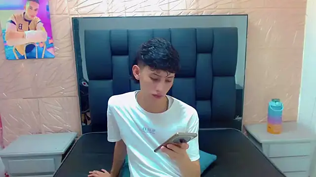 thaigo twink38 online show from November 13, 2025, 3:32 am