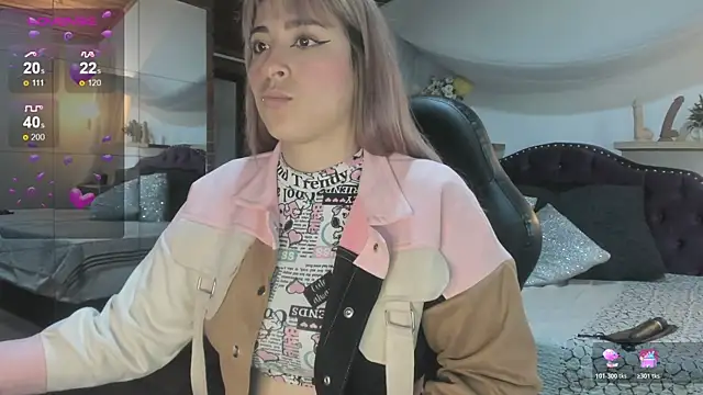 sophialyh 1 online show from November 10, 2025, 12:43 pm