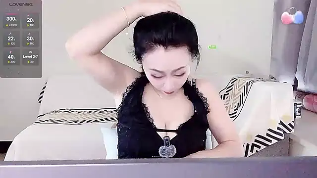 Snapshot of Smile-- chatting on November 3, 2025, 3:01 am Smile-- online show from November 3, 2025, 3:01 am