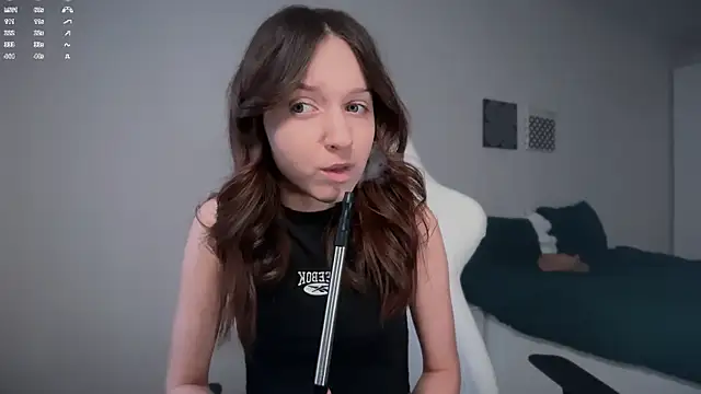 Snapshot of monnymoon chatting on November 11, 2025, 8:20 am monnymoon online show from November 11, 2025, 8:20 am