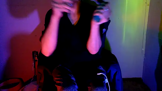 highinhtxx online show from November 9, 2025, 2:32 pm