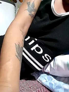 Snapshot of Hotmommax chatting on February 9, 2026, 7:23 pm Hotmommax online show from February 9, 2026, 7:23 pm