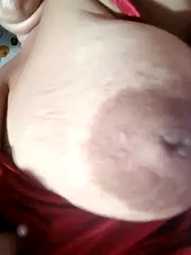 Snapshot of Hotmommax chatting on January 13, 2026, 8:24 pm Hotmommax online show from January 13, 2026, 8:24 pm