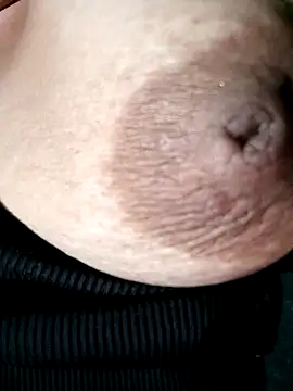 Snapshot of Hotmommax chatting on February 2, 2026, 8:41 pm Hotmommax online show from February 2, 2026, 8:41 pm