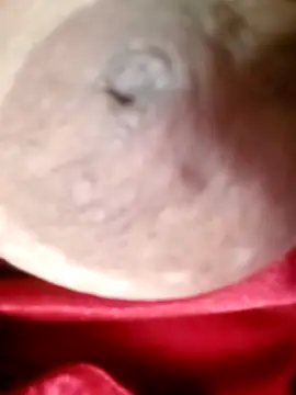 Snapshot of Hotmommax chatting on February 4, 2026, 11:49 am Hotmommax online show from February 4, 2026, 11:49 am