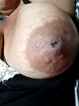 Snapshot of Hotmommax chatting on February 24, 2026, 8:21 pm Hotmommax online show from February 24, 2026, 8:21 pm