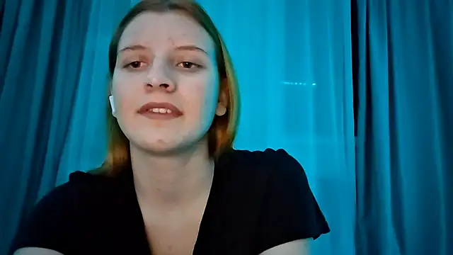 LynteriLain online show from November 16, 2025, 8:24 pm