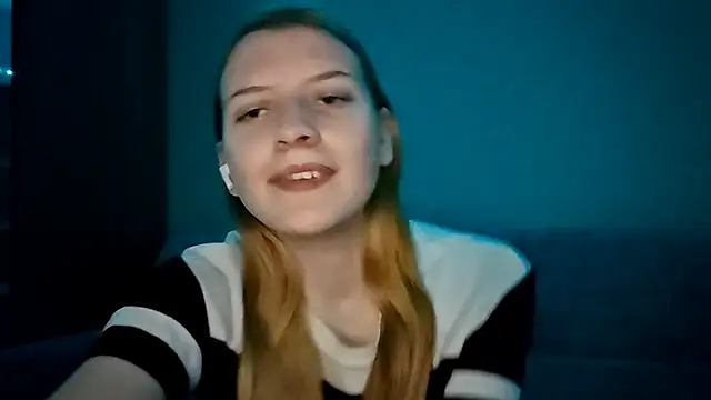 LynteriLain online show from November 28, 2025, 3:17 am