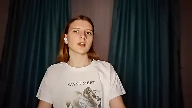 LynteriLain online show from October 31, 2025, 8:38 pm