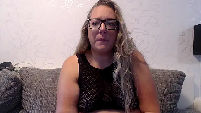 Snapshot of KittyClit chatting on October 2, 2025, 6:06 am KittyClit online show from October 2, 2025, 6:06 am