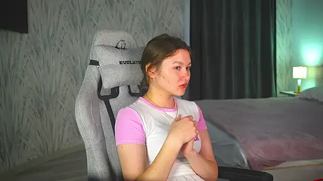 LewisThrone online show from September 28, 2025, 4:30 am