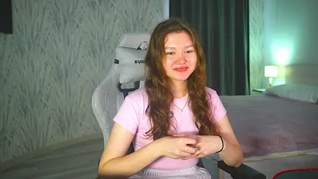 LewisThrone online show from September 29, 2025, 4:19 am