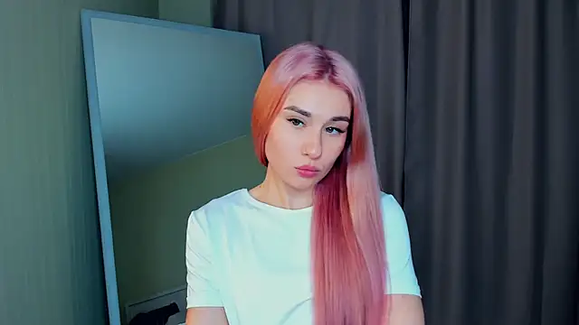 Snapshot of MinaRuzzo chatting on December 5, 2025, 5:50 am MinaRuzzo online show from December 5, 2025, 5:50 am