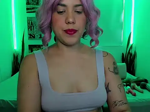 Tinawildd online show from March 26, 2026, 6:28 pm