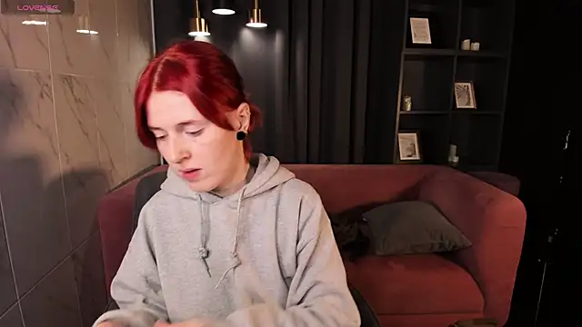 Freirenee online show from October 24, 2025, 1:43 pm