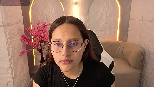 Snapshot of Nyx_Tamy_Tx_ chatting on October 20, 2025, 1:00 pm Nyx Tamy Tx online show from October 20, 2025, 1:00 pm