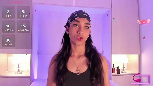 AnahiCollins online show from November 3, 2025, 11:36 am