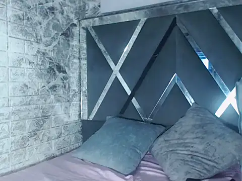 Mila Leon online show from October 9, 2025, 4:35 am