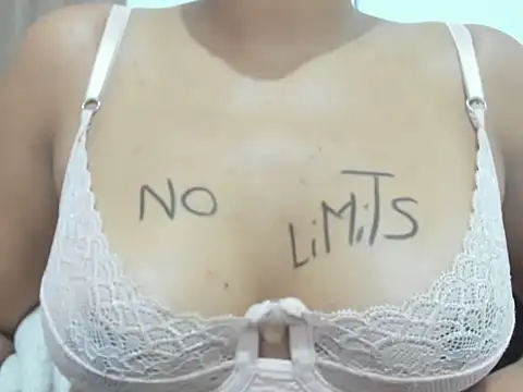 Valentinahot7 online show from October 24, 2025, 2:27 pm