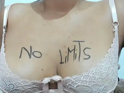 Valentinahot7 online show from October 15, 2025, 3:20 pm