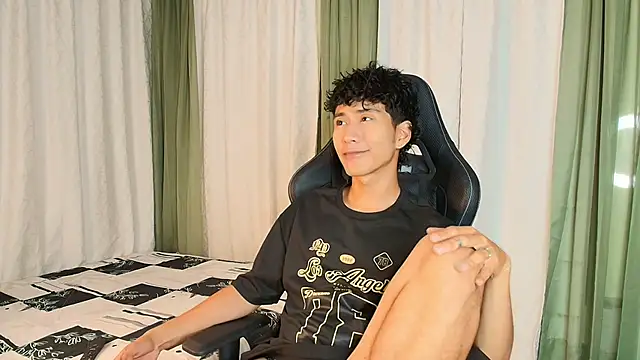 Snapshot of Mike_Duff chatting on December 19, 2025, 5:00 am Mike Duff online show from December 19, 2025, 5:00 am