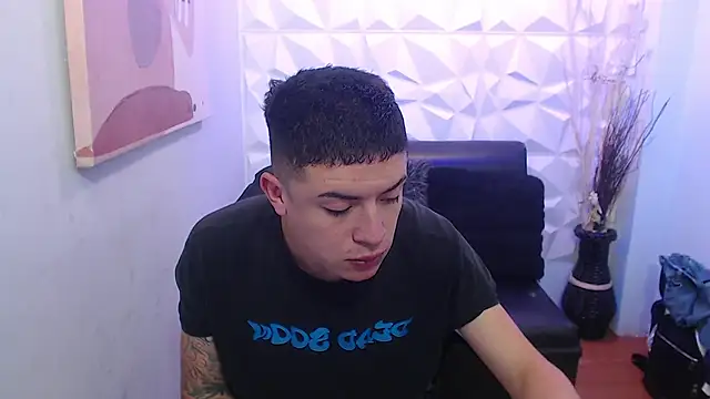 Snapshot of Adam_Blaze chatting on September 30, 2025, 4:24 pm Adam Blaze online show from September 30, 2025, 4:24 pm