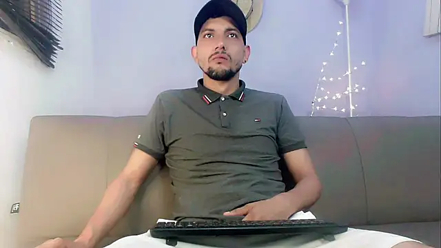 Snapshot of Bulls_23_ chatting on October 15, 2025, 12:35 pm Bulls 23 online show from October 15, 2025, 12:35 pm