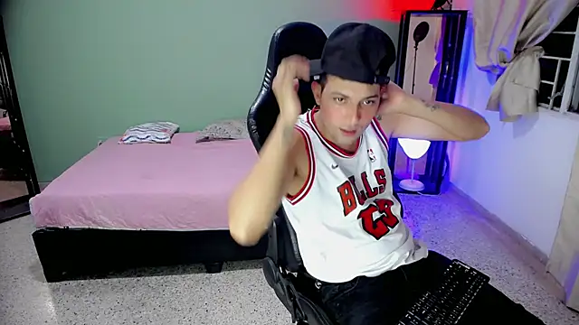 Snapshot of Bulls_23_ chatting on October 19, 2025, 4:04 am Bulls 23 online show from October 19, 2025, 4:04 am