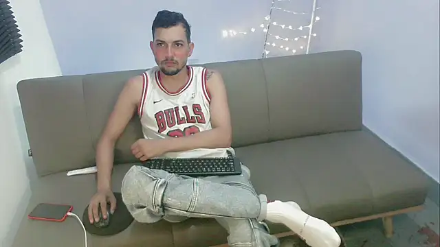 Snapshot of Bulls_23_ chatting on October 16, 2025, 12:02 pm Bulls 23 online show from October 16, 2025, 12:02 pm