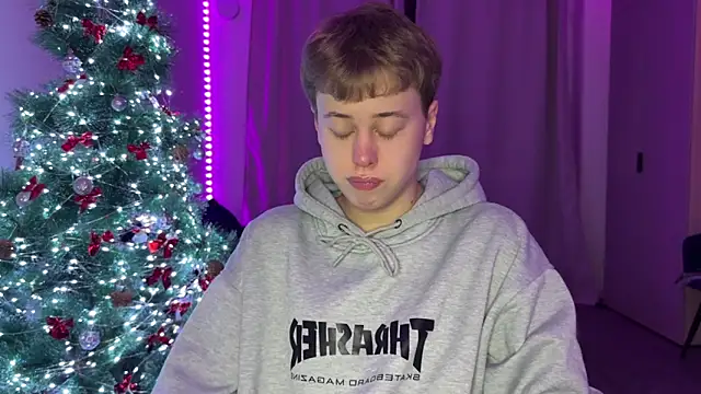  bee boy  online show from December 4, 2025, 2:38 pm