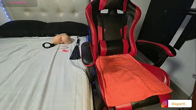 Snapshot of DiegoXL111 chatting on November 21, 2025, 3:16 am DiegoXL111 online show from November 21, 2025, 3:16 am