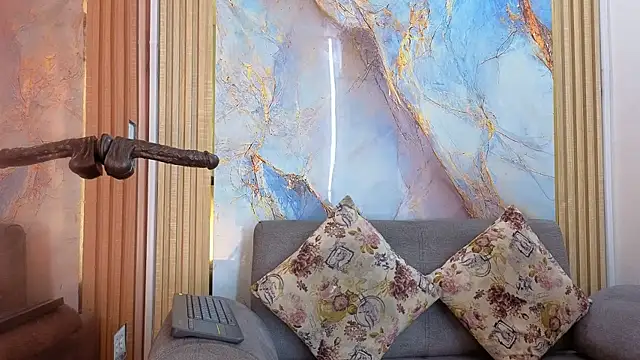 Nahomy Smiths aws online show from November 8, 2025, 9:18 pm