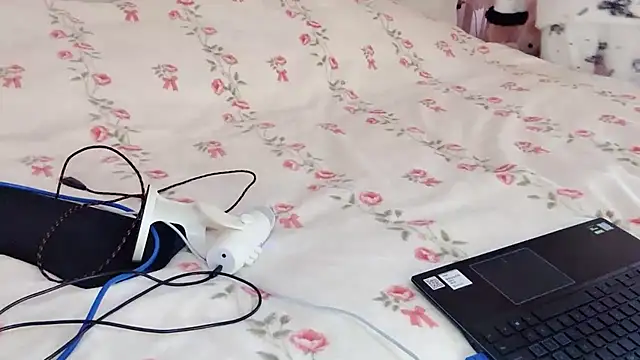 Snapshot of Titi-175 chatting on December 16, 2025, 5:22 am Titi-175 online show from December 16, 2025, 5:22 am