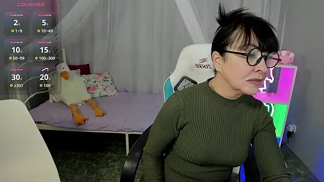 Snapshot of LindaRomero chatting on October 8, 2025, 9:22 am LindaRomero online show from October 8, 2025, 9:22 am