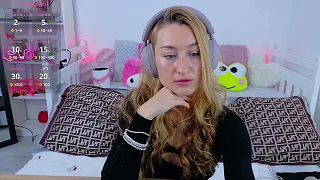 MysticRoxanne online show from November 21, 2025, 10:47 am