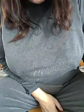 sexyguenda online show from November 30, 2025, 8:48 am