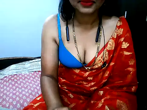 Snapshot of Myna95 chatting on November 21, 2025, 7:24 pm Myna95 online show from November 21, 2025, 7:24 pm