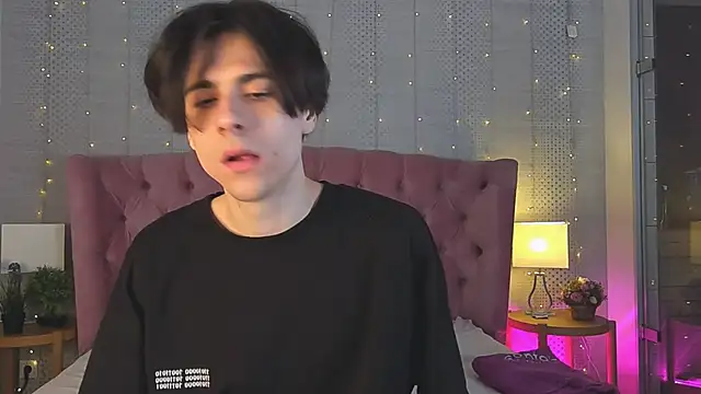 Ellis Rin online show from November 5, 2025, 8:34 pm