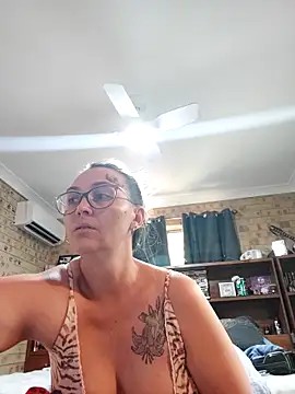 Snapshot of Sinful_Kait_XX chatting on November 12, 2025, 3:43 am Sinful Kait XX online show from November 12, 2025, 3:43 am