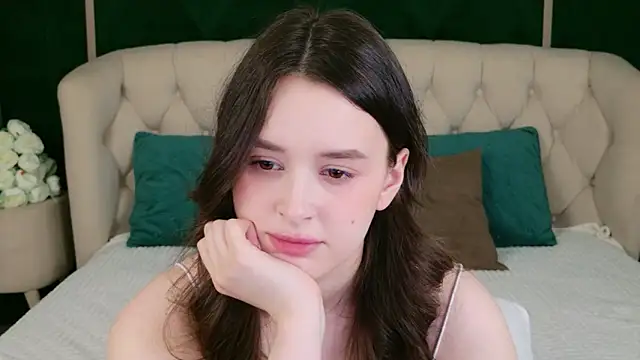 EvaSwen online show from April 18, 2026, 7:58 pm